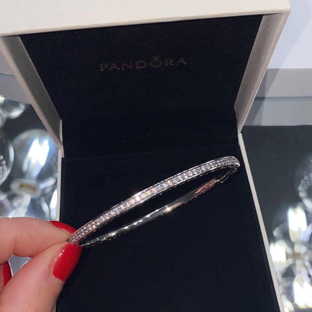 Beautiful Pandora Bangle ✨